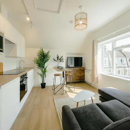 Grange Rd Flat 5 One Bedroom * Бристоль